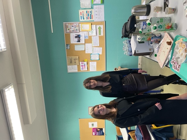 Quand Madeline et Manon les 2 gagantes font la posejpg